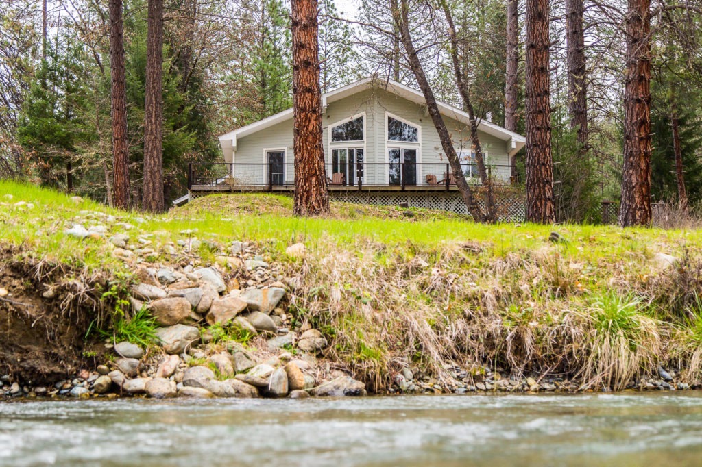 Trinity River Waterfront Home for Sale in Lewiston