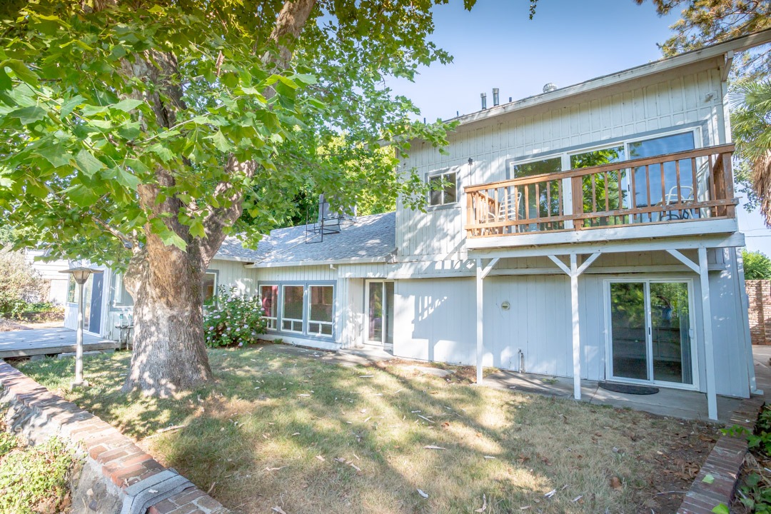 Lower Sacramento Riverfront Home River's Edge Properties